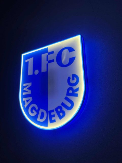 FCM LED-Wanddeko leuchtend in blau-weißer Farbgebung