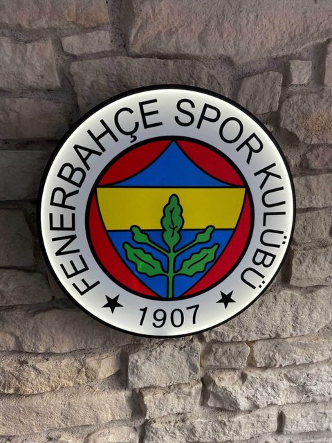 Fenerbahçe Wanddeko LED mit Standfuß auf Schreibtisch