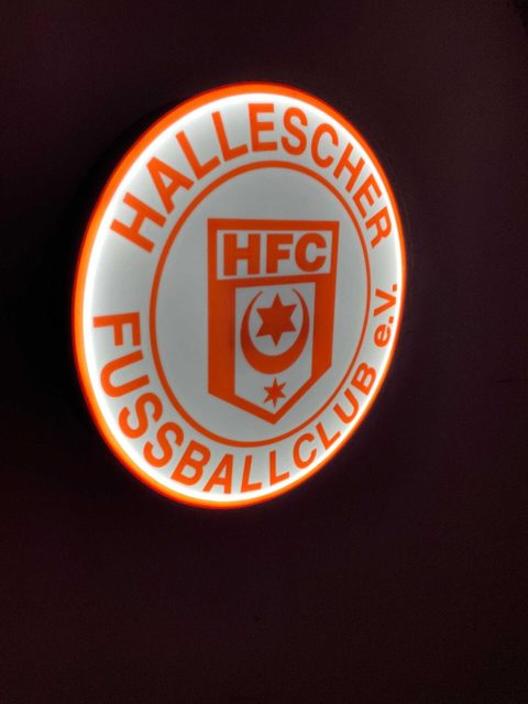 LED Wanddeko Hallescher FC mit Standfuß Option