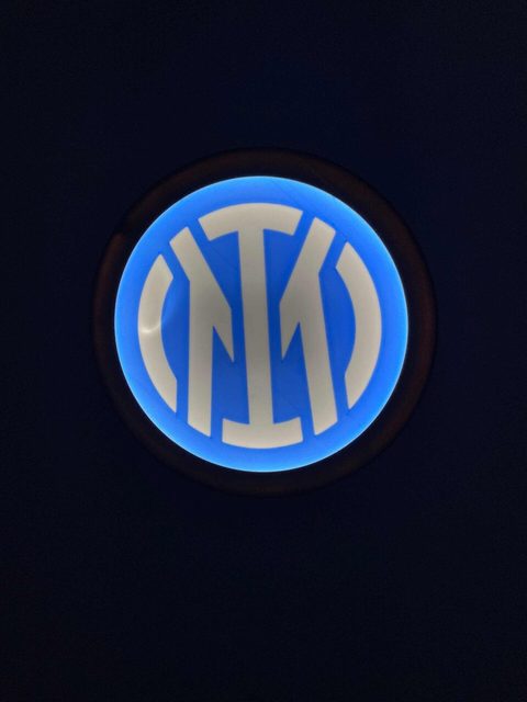 Inter Mailand LED-Lampe mit offiziellem Vereinslogo in warmem Licht