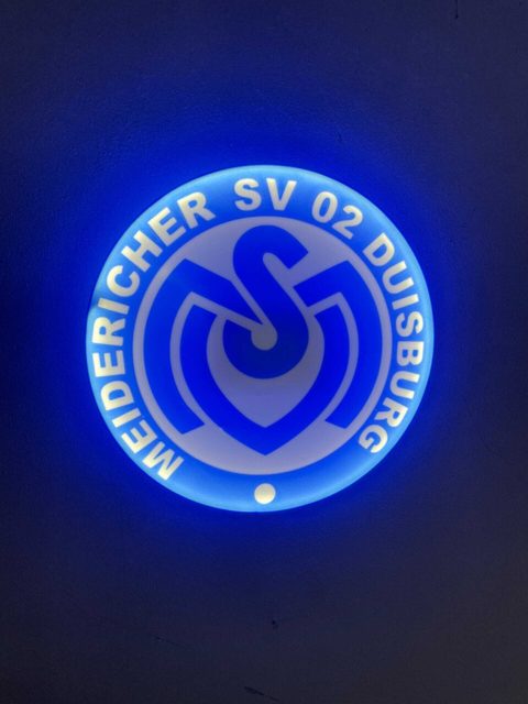 MSV Duisburg LED-Leuchtschild mit 3D-Effekt in warmen Licht leuchtend