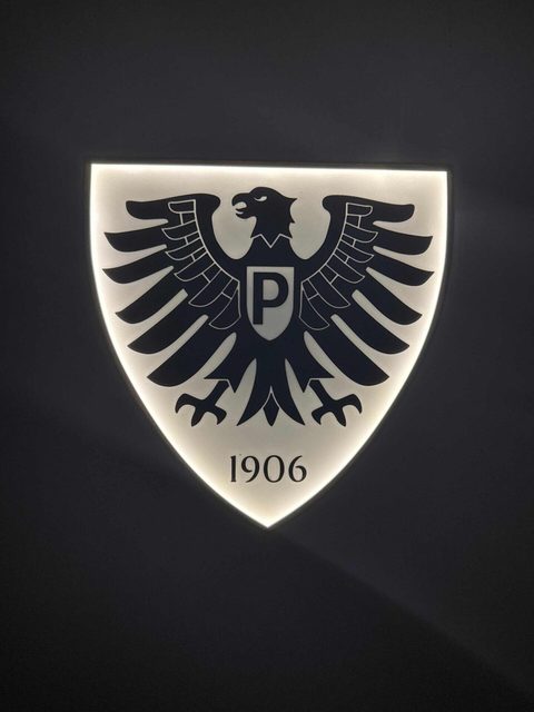 Preußen Münster LED-Leuchtschild Detailansicht 3D-Leuchteffekt