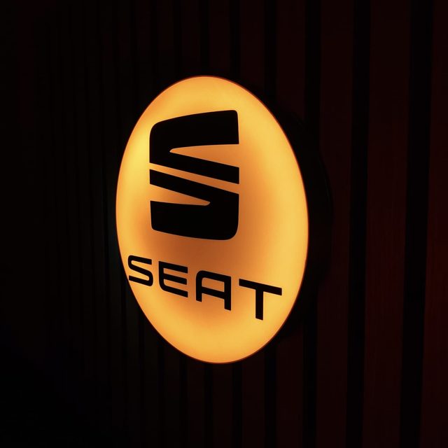 Seat LED-Leuchtschild Wanddeko Autodeko Geschenk