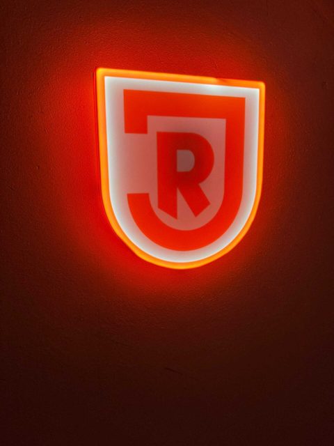 SSV Jahn Regensburg LED Leuchtschild mit Vereinslogo beleuchtet