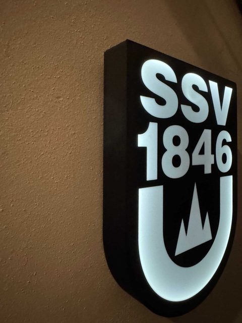 SSV Ulm 1846 LED-Wanddeko mit Vereinslogo und Standfuß