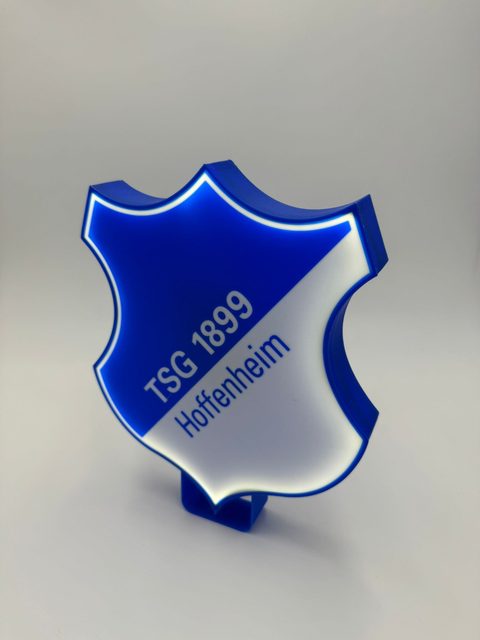 Hoffenheim Fanraum Deko mit LED-Leuchtschild an der Wand